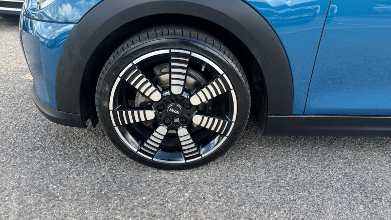 MINI Hatchback 1.5 Cooper Exclusive 5dr Auto Petrol Hatchback